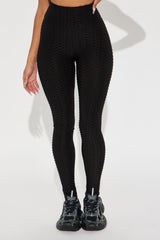 The Best Assets Textured Scrunch Butt Active Leggings - Black