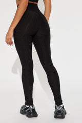 The Best Assets Textured Scrunch Butt Active Leggings - Black