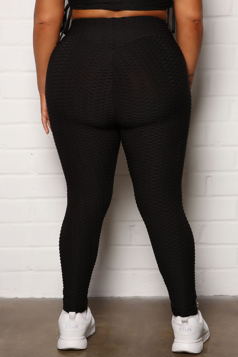 The Best Assets Textured Scrunch Butt Active Leggings - Black