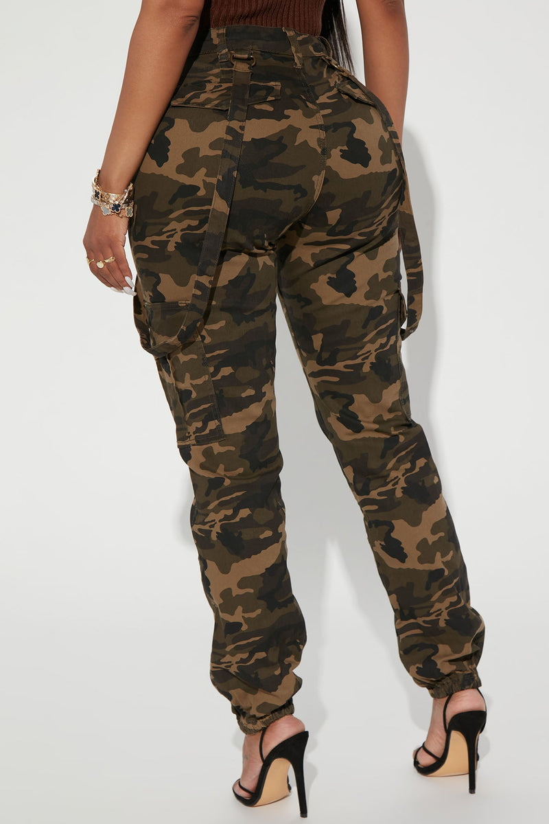 Get On My Level Cargo Pants - Camouflage